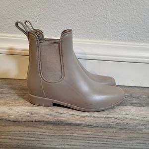 Rain boots